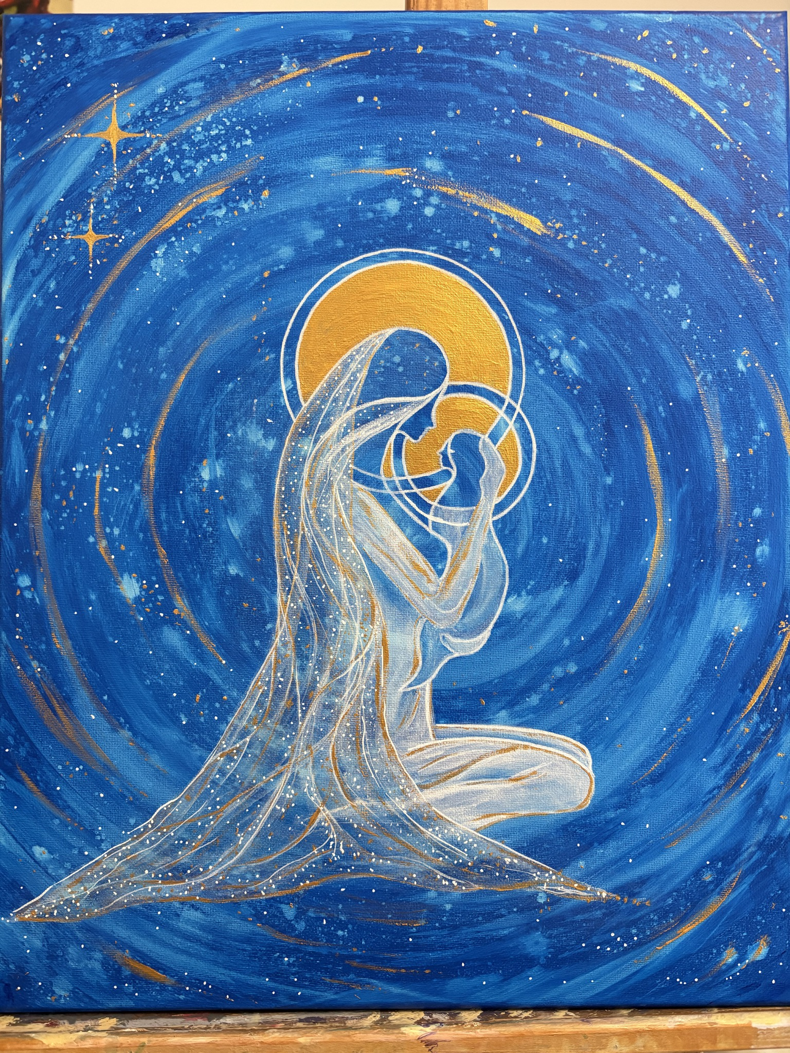 Détail d’une œuvre bleue et or de Christiane Orsini